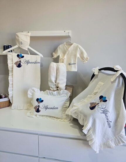 gk-ateliers-duz-kruvaze-muslin-bebek-seti-firfirli