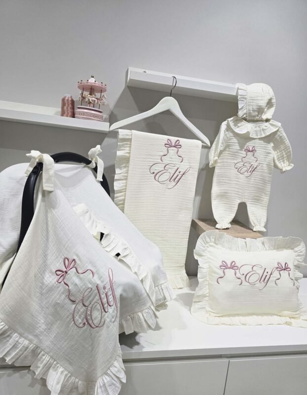 gk-ateliers-firfirli-bebe-yaka-muslin-bebek-seti