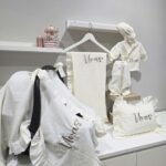 gk-ateliers-duz-kruvaze-yaka-nakisli-alt-ust-set-muslin-hastane-cikisi-puset-ortulu