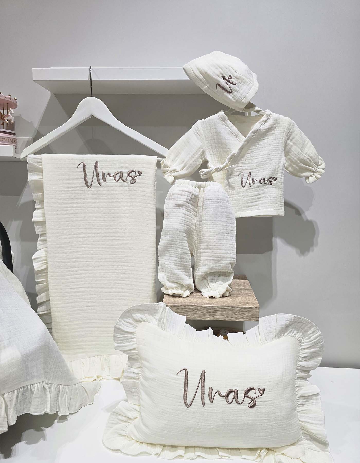 gk-ateliers-duz-kruvaze-yaka-nakisli-alt-ust-set-muslin-hastane-cikisi