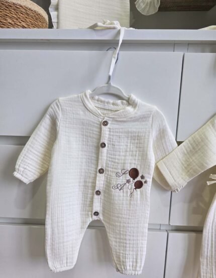 gk-ateliers-duz-kruvaze-yaka-nakisli-tulum-sapka-battaniye-muslin-hastane-cikis-dugmeli-yakin