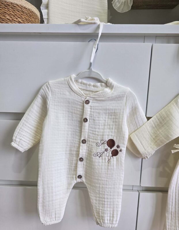 gk-ateliers-duz-kruvaze-yaka-nakisli-tulum-sapka-battaniye-muslin-hastane-cikis-dugmeli-yakin