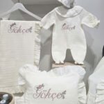 gk-ateliers-firfirli-nakisli-yastik-bebek-tulum-battaniye-sapka