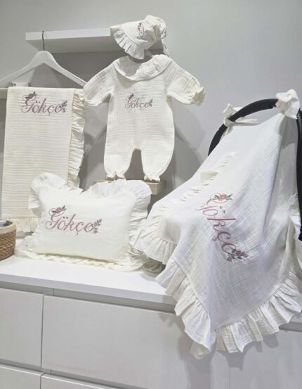 gk-ateliers-firfirli-nakisli-yastik-bebek-tulum-battaniye-sapka-puset-ortulu