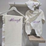 gk-ateliers-kruvaze-yaka-firfirli-nakisli-tulum-sapka-battaniye-mislin-set