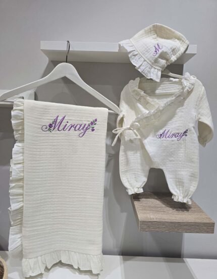 gk-ateliers-kruvaze-yaka-firfirli-nakisli-tulum-sapka-battaniye-mislin-set