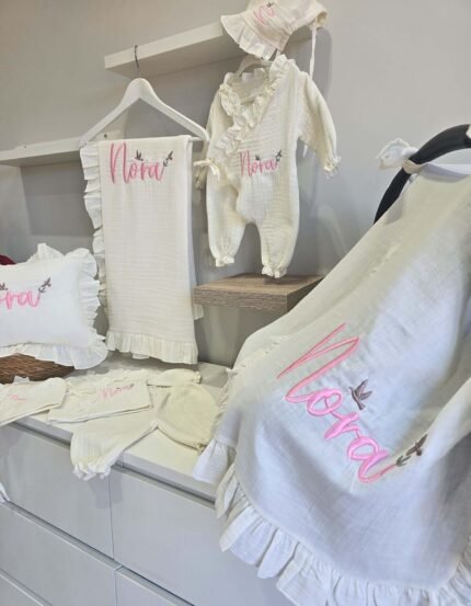 gk-ateliers-kruvaze-yaka-firfirli-nakisli-tulum-sapka-battaniye-mislin-set-6-parca-pusetli