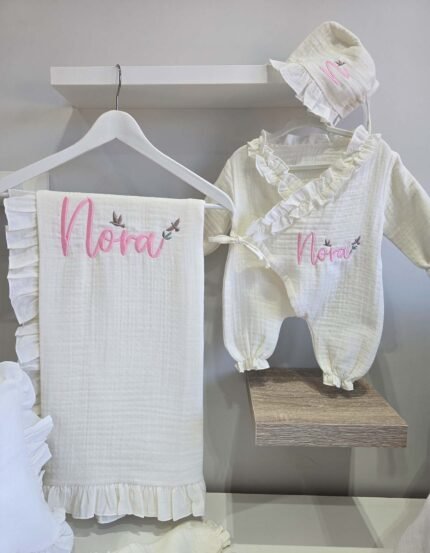 gk-ateliers-kruvaze-yaka-firfirli-nakisli-tulum-sapka-battaniye-mislin-set-6-parca-yakin