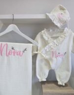 gk-ateliers-kruvaze-yaka-firfirli-nakisli-tulum-sapka-battaniye-mislin-set-6-parca-yakin-detay