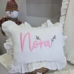 gk-ateliers-kruvaze-yaka-firfirli-nakisli-tulum-sapka-battaniye-mislin-set-6-parca-yastik-detay