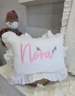 gk-ateliers-kruvaze-yaka-firfirli-nakisli-tulum-sapka-battaniye-mislin-set-6-parca-yastik-detay