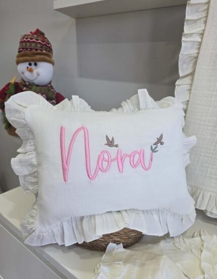 gk-ateliers-kruvaze-yaka-firfirli-nakisli-tulum-sapka-battaniye-mislin-set-6-parca-yastik-detay