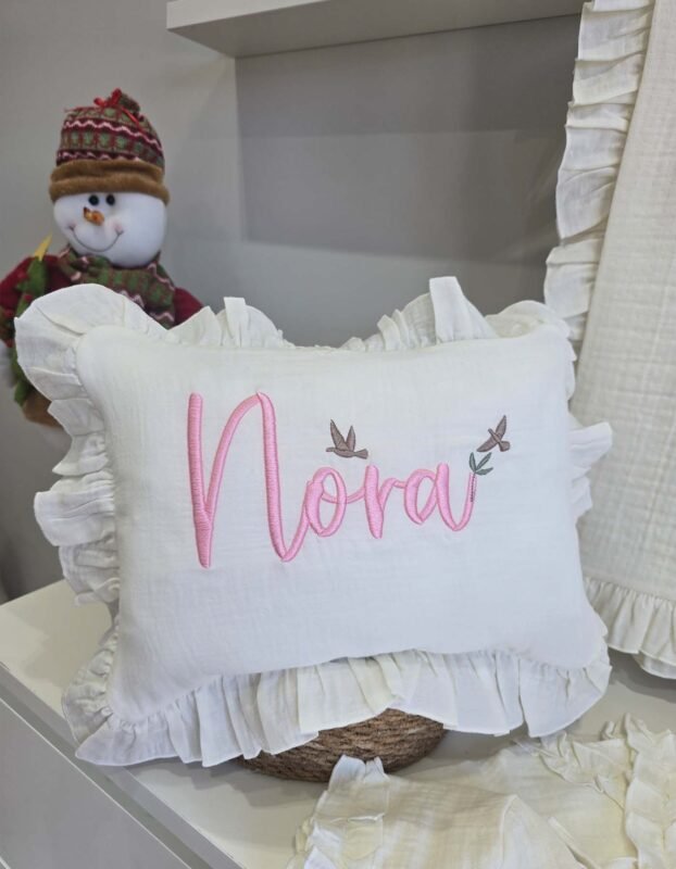 gk-ateliers-kruvaze-yaka-firfirli-nakisli-tulum-sapka-battaniye-mislin-set-6-parca-yastik-detay